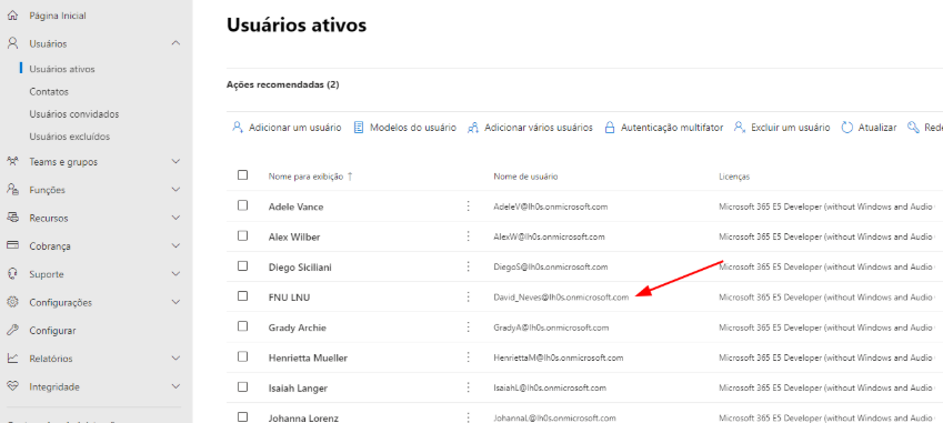 Print da área de administração da Microsoft, onde mostra a lista de usuários ativos, sendo um deles a conta criada.