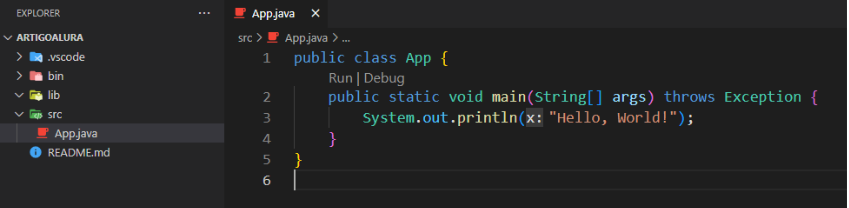 alt text: Imagem com fundo preto, mostrando a estrutura de pacotes e a classe principal App.java já com o método main. 