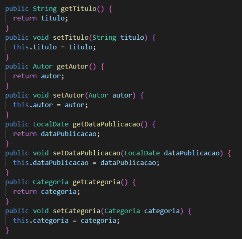 alt text: Imagem com fundo preto, mostrando a implementação dos getters e setters feita automaticamente para todos os atributos selecionados. 