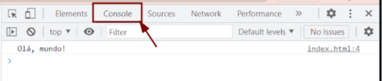 Imagem colorida. Captura de tela de uma parte do navegador Chrome. Na parte superior, com fundo cinza, temos um dois símbolos lado a lado que são botões, um é para inspecionar a página e outro para alternar o dispositivo utilizado na visualização da tela. Ao lado temos também mais quatro opções escritas: “Elements”, “Sources”, “Network” e “Performance”. Mais ao lado existe ainda um símbolo que representa que ainda existem mais opções além destas, um símbolo de ferramenta (configurações) e outro que é um “x”, para fechar a aba. Em destaque temos a opção de “console”, que tem um quadrado vermelho ao seu redor e uma seta da mesma cor apontando para ela. Abaixo desses comandos existe ainda uma parte com fundo branco e o resultado do console, está escrito “Olá, mundo!” e ao lado, mas no extremo direito, está escrito  