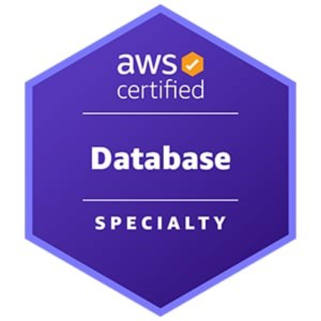 Selo de certificação AWS, em formato hexagonal e fundo roxo. Em branco, no interior do selo, encontra-se o nome da certificação “AWS Certified Database - Specialty”. 