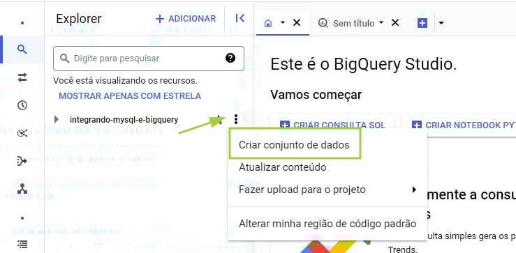 No BigQuery Studio, na aba “Explorer”, logo ao lado do nome do projeto, uma seta aponta para os três pontos que simbolizam o menu. Com o menu aberto, a opção “Criar conjunto de dados está destacada por um retângulo.