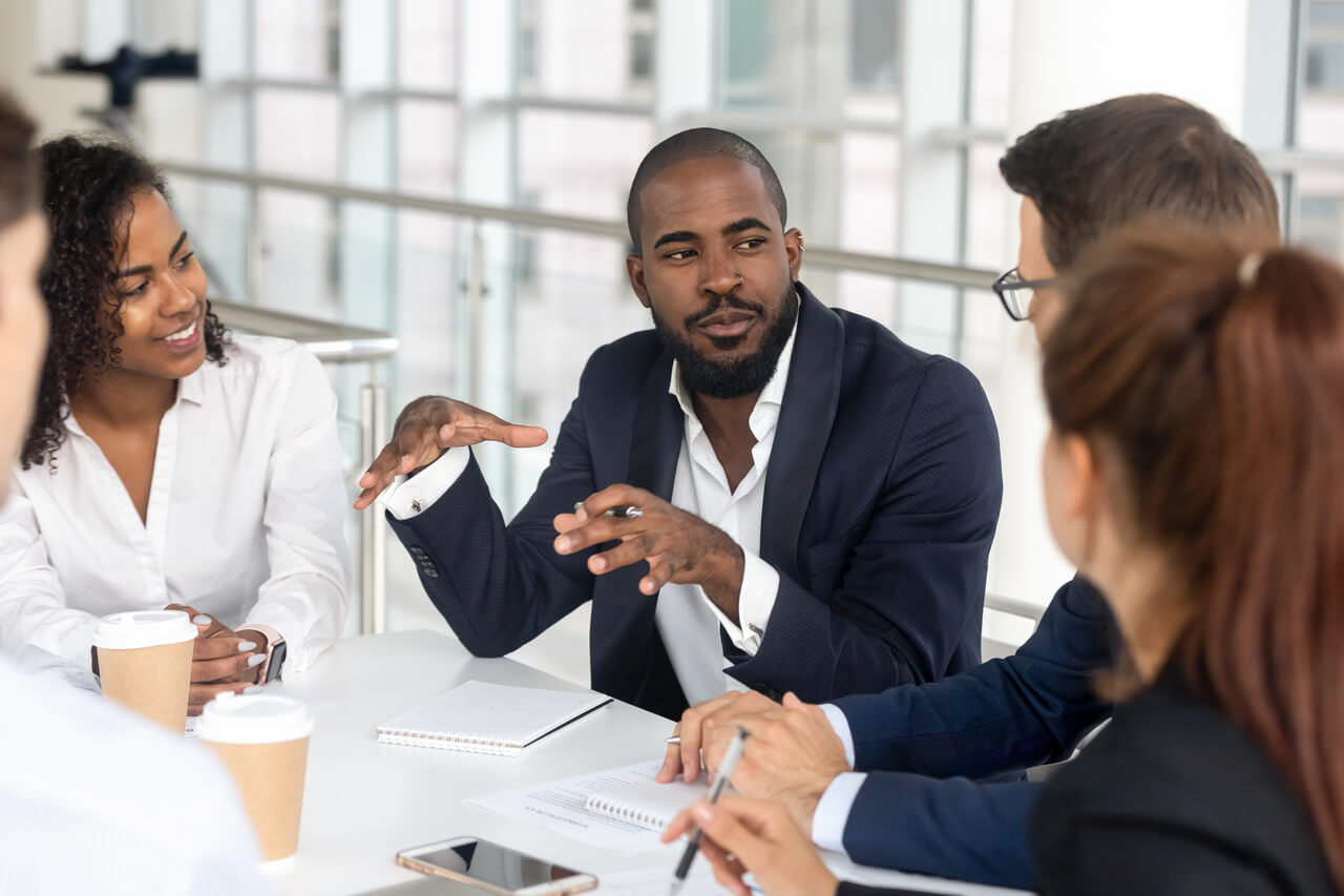 Cursos para lideranças que transformam carreiras: de tecnologia a comunicação
