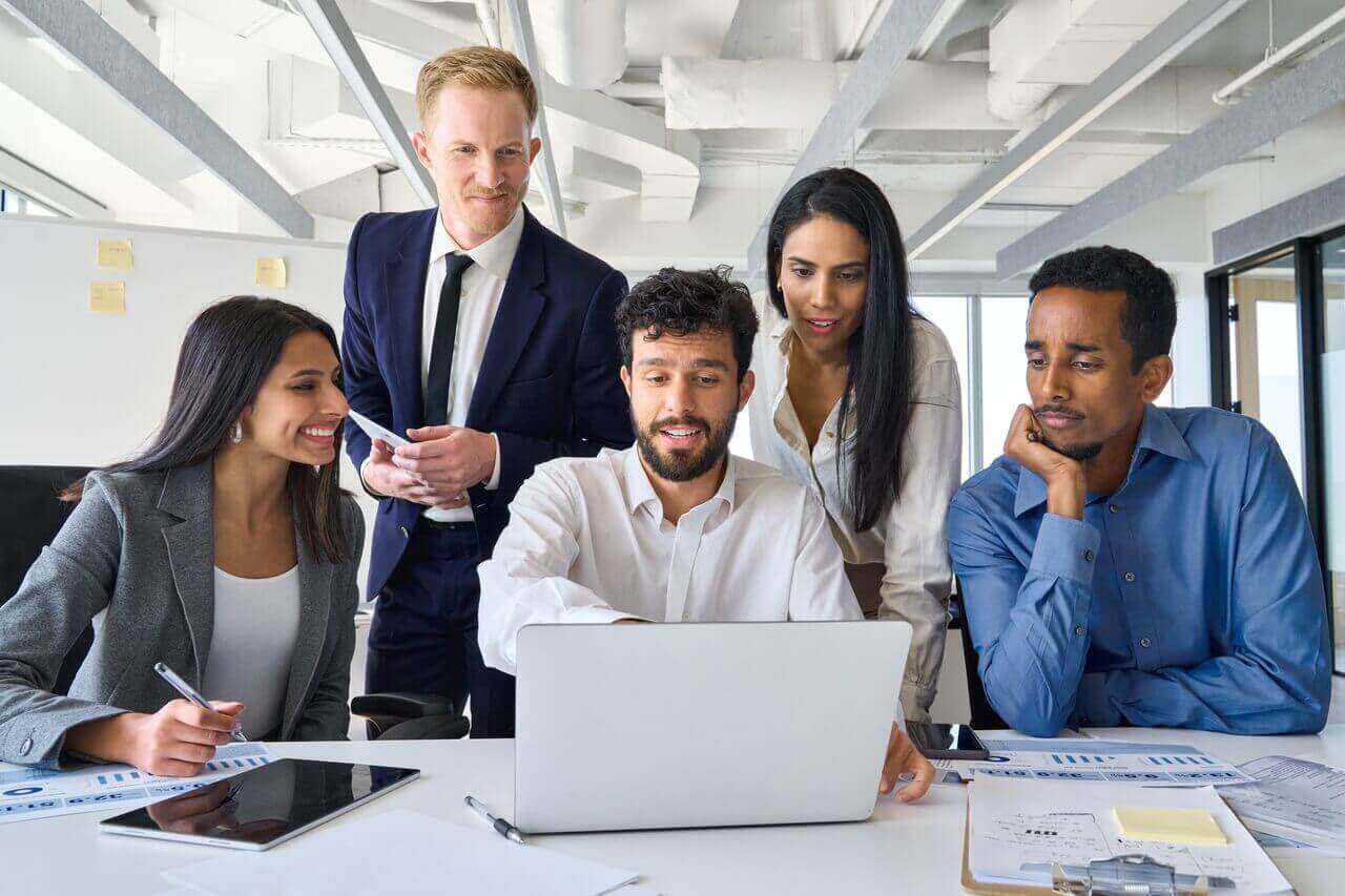 Como a IA pode facilitar o trabalho das pessoas colaboradoras dentro de uma empresa