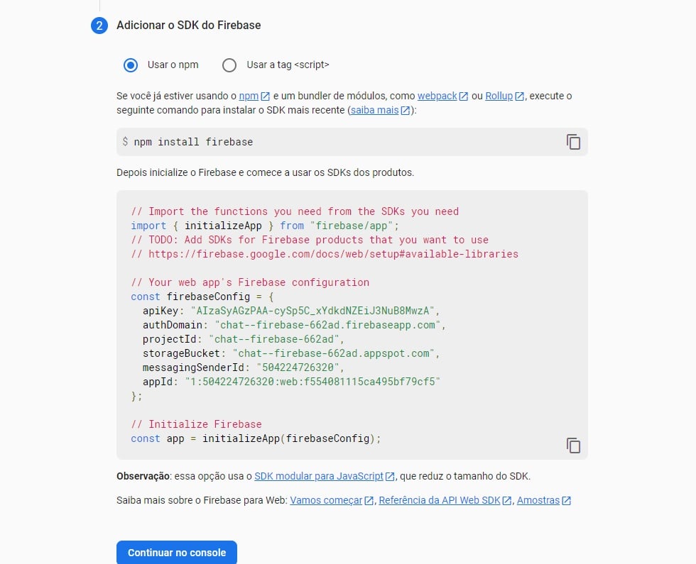 Imagem colorida em que há uma caixa branca, com diversos conteúdos dentro: o primeiro elemento é um texto em que se lê “2 adicionar o SDK do Firebase”. Abaixo desse texto, há duas opções para serem selecionadas, sendo elas “Usar o npm” e “Usar a tag `<script class=
