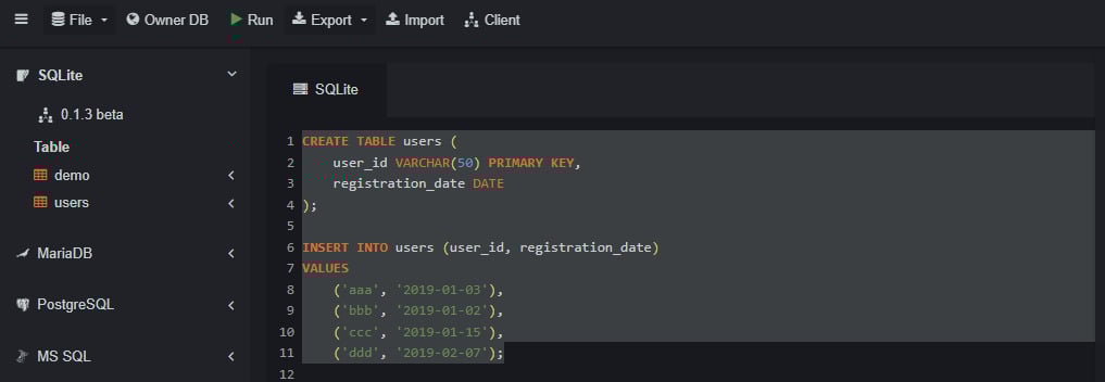 A imagem mostra uma interface de um editor SQL online com uma aba aberta para SQLite. No lado esquerdo, há um painel de navegação destacando 
