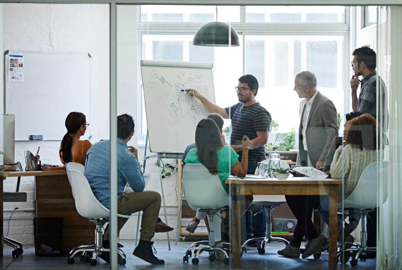 Quais os benefícios e desafios da semana de 4 dias de trabalho?