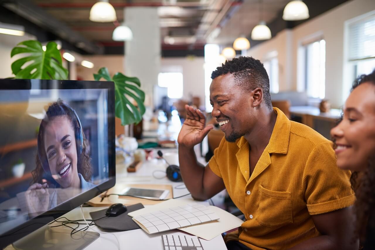 Trabalho híbrido vs. trabalho remoto: quem ganha essa batalha entre os times de tecnologia