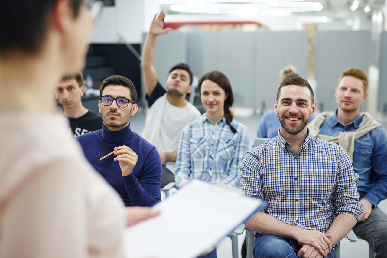 Treinamentos corporativos online ou presenciais: qual escolher para a sua empresa?