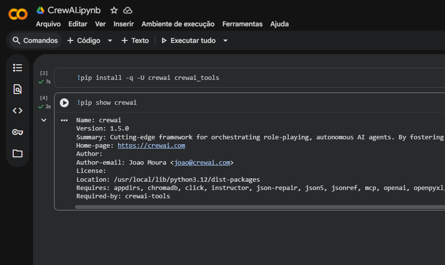 Notebook CrewAI no Google Colab exibindo comandos Python para instalar e inspecionar o pacote 'crewai', incluindo versão 1.5.0, dependências e metadados, usado para orquestrar agentes autônomos com inteligência artificial.