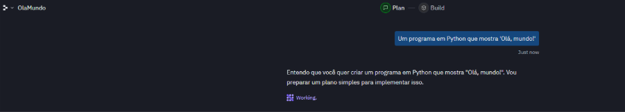 Tela do Replit mostrando um projeto chamado “OlaMundo”, onde o usuário pediu “Um programa em Python que mostra ‘Olá, mundo!’”. O assistente responde que vai preparar um plano simples para implementar isso, exibindo o status “Working.
