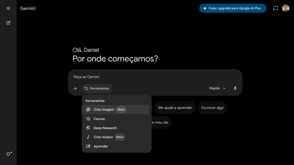 Interface do Google Gemini em modo escuro com saudação ‘Olá, Daniel’, opções de ferramentas criativas como criar imagem, música e pesquisa avançada.