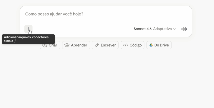 Interface de um chat de inteligência artificial com um campo de texto onde se lê "Como posso ajudar você hoje?". Um cursor do mouse paira sobre um botão de adição (+), exibindo o menu suspenso "Adicionar arquivos, conectores e mais".