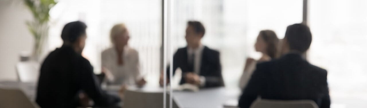 lideranças em reunião